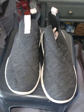 DKNY Big Girls Black Sneakers